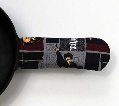 Skillet mitt made from Harry Potter fabric