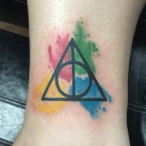 Deathly Hallows tattoo with Hogwarts house colors. #hp #harrypotter #potterhead #deathlyhallows #tattoo