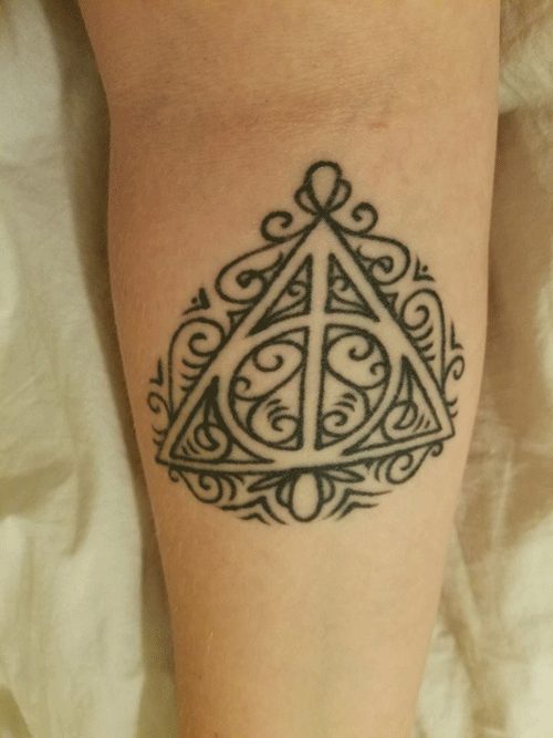 Tattoo of the Deathly Hallows symbol with ornamentation. #hp #harrypotter #harrypotterfan #deathlyhallows #tattoo