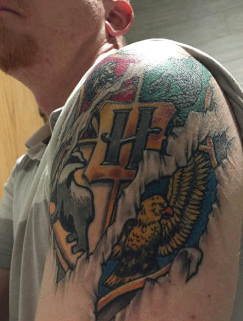 Hogwarts crest tattoo. #hp #harrypotter #potterhead #hogwarts #tattoo