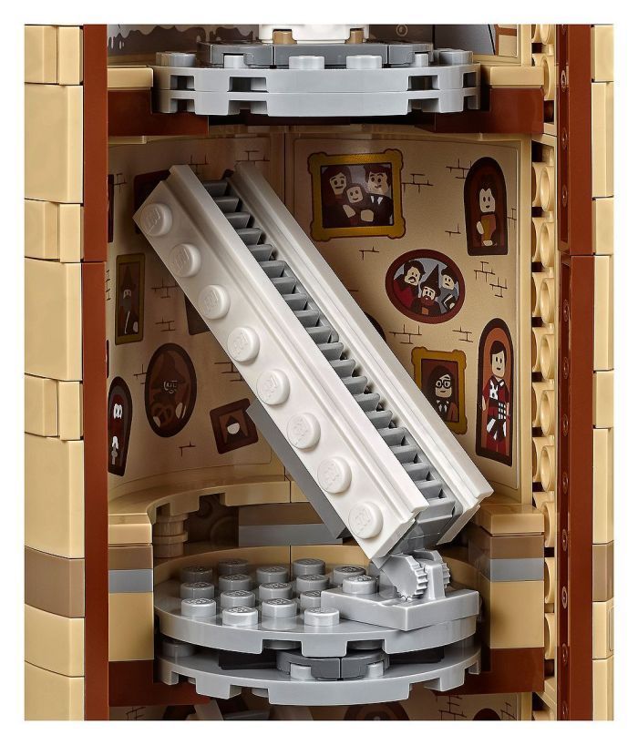 Moving staircases in LEGO Hogwarts Castle set 71043